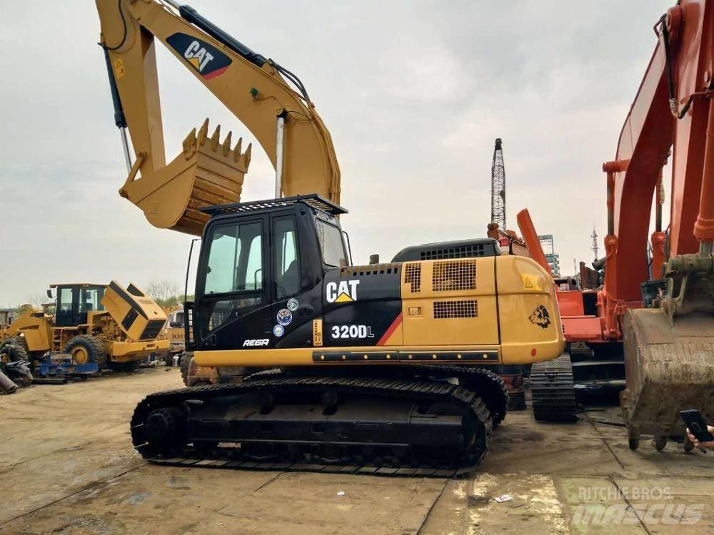 CAT 320D Roomikekskavaatorid
