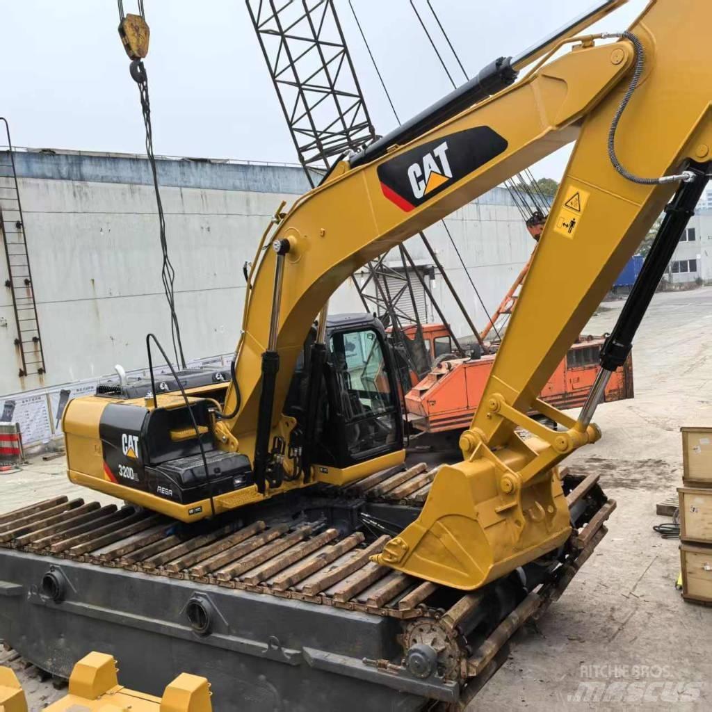 CAT 320 D Amfiib ekskavaatorid