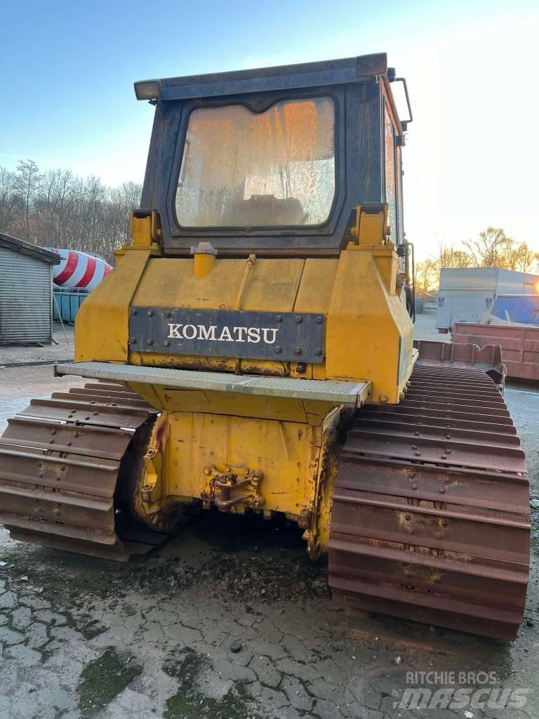 Komatsu D 65 P Buldooserid
