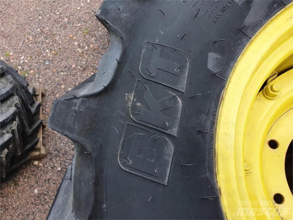 BKT 320/85R20 x2 Rehvid, rattad ja veljed
