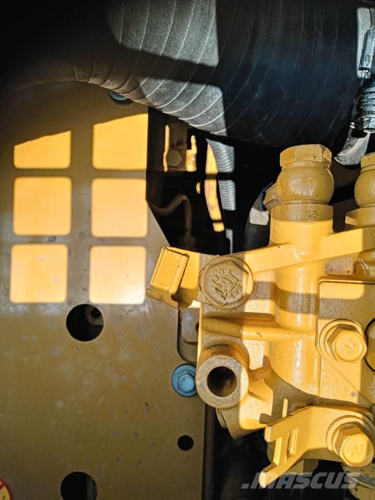 CAT 320 D Roomikekskavaatorid