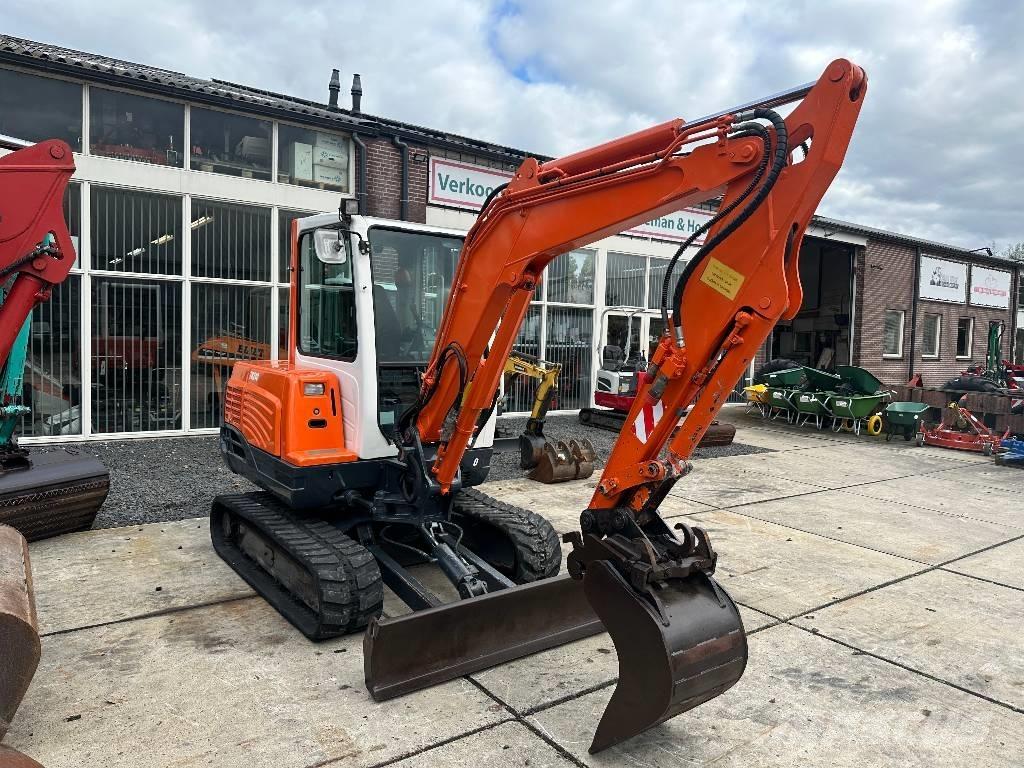 Takeuchi TB 235 CR Miniekskavaatorid < 7 t