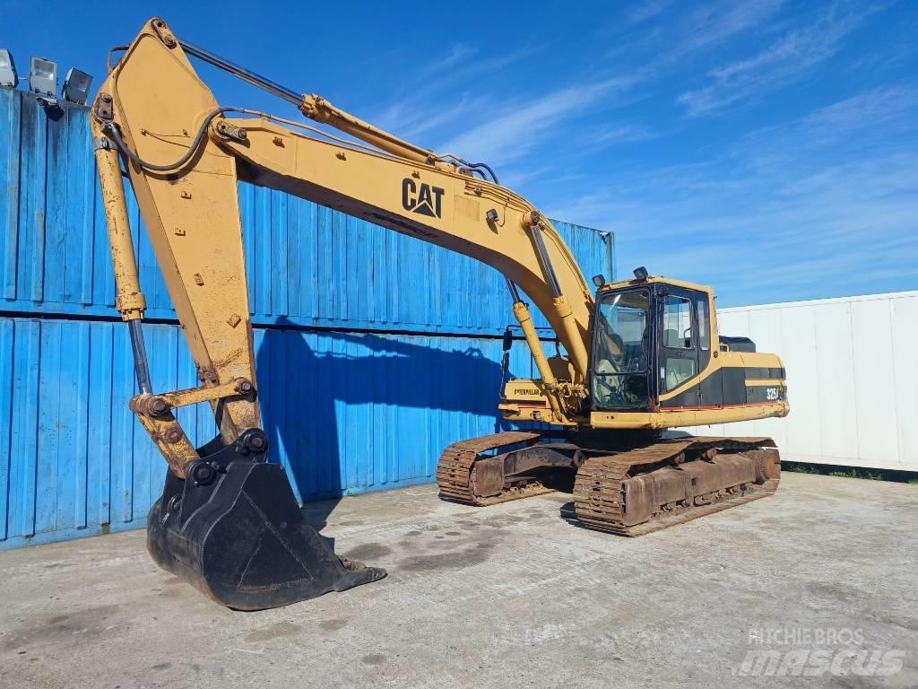 CAT 325 Roomikekskavaatorid