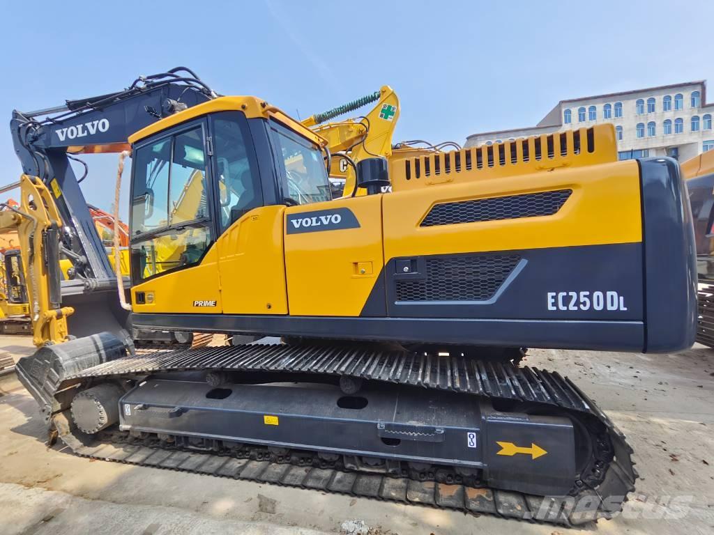Volvo EC 250 D L Roomikekskavaatorid