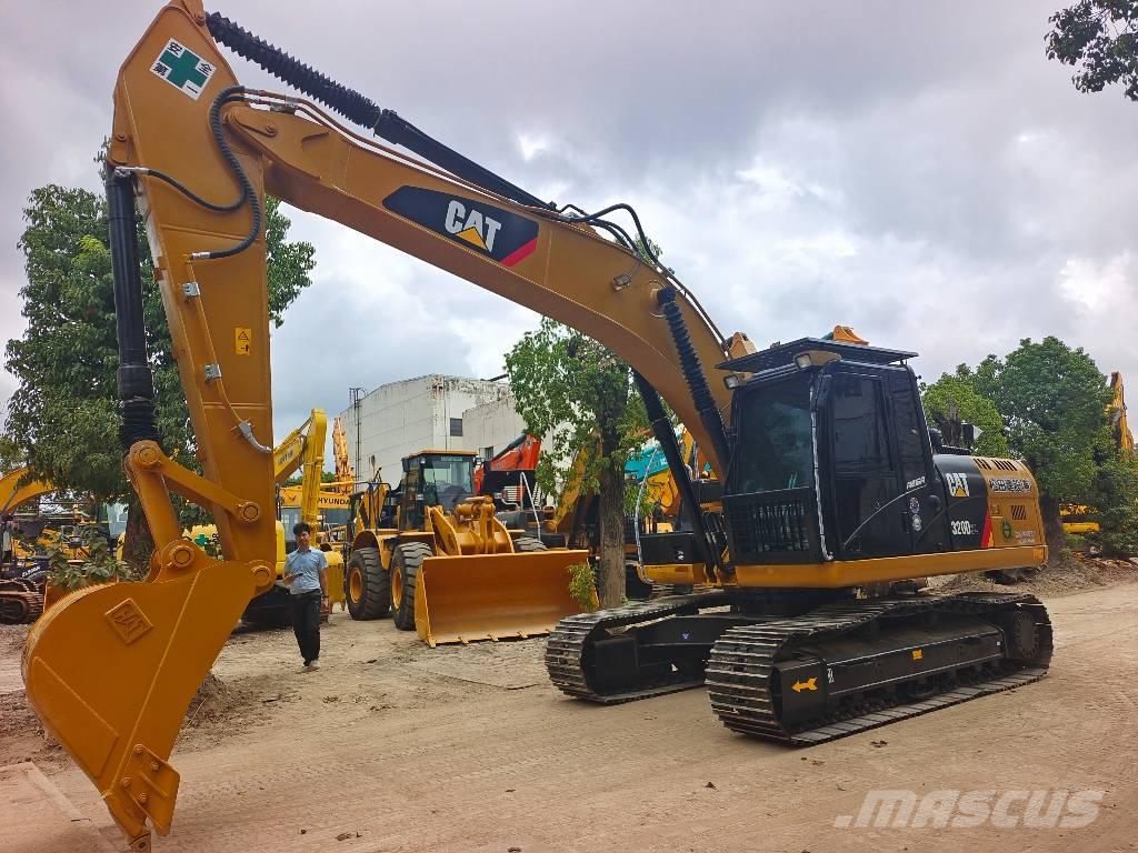CAT 320D Roomikekskavaatorid