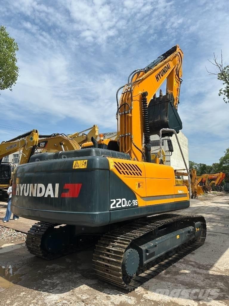 Hyundai 220LC-9S Roomikekskavaatorid