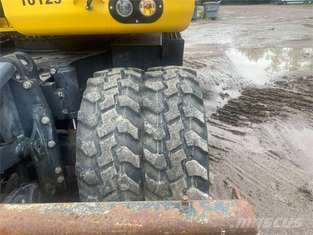 Komatsu PW148-10 Ratasekskavaatorid