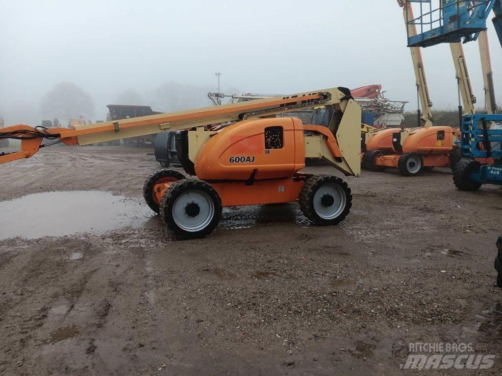 JLG 600AJ Iseliikuvad poomtõstukid
