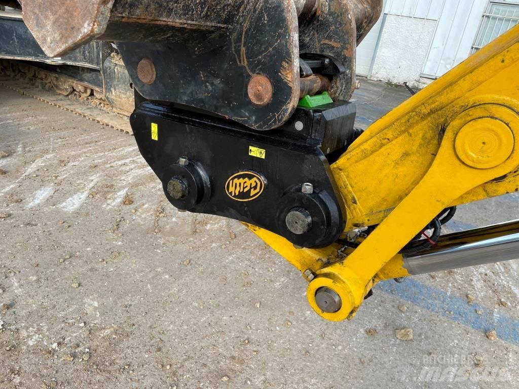 Komatsu PC240LC-11E0 Roomikekskavaatorid