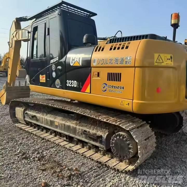 CAT CAT323D2L Väikeekskavaatorid 7t-12t