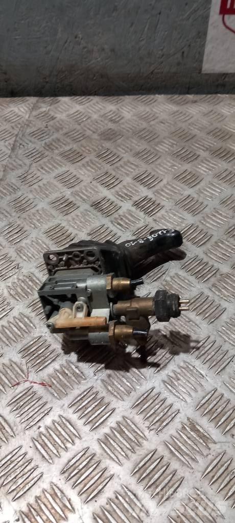 Scania S 94   1324425 Kabiinid