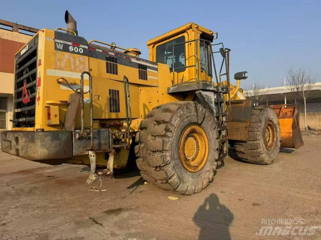 Komatsu WA 600-3 Rataslaadurid