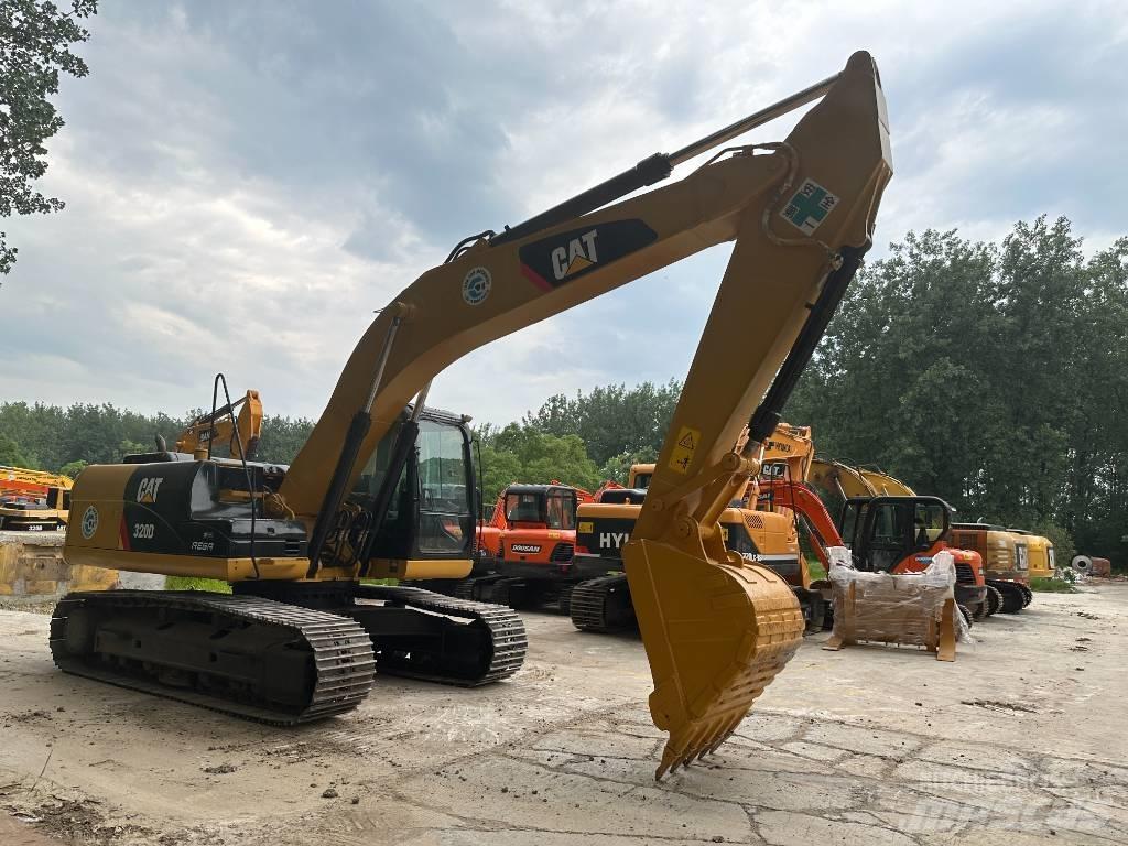 CAT 320D Roomikekskavaatorid