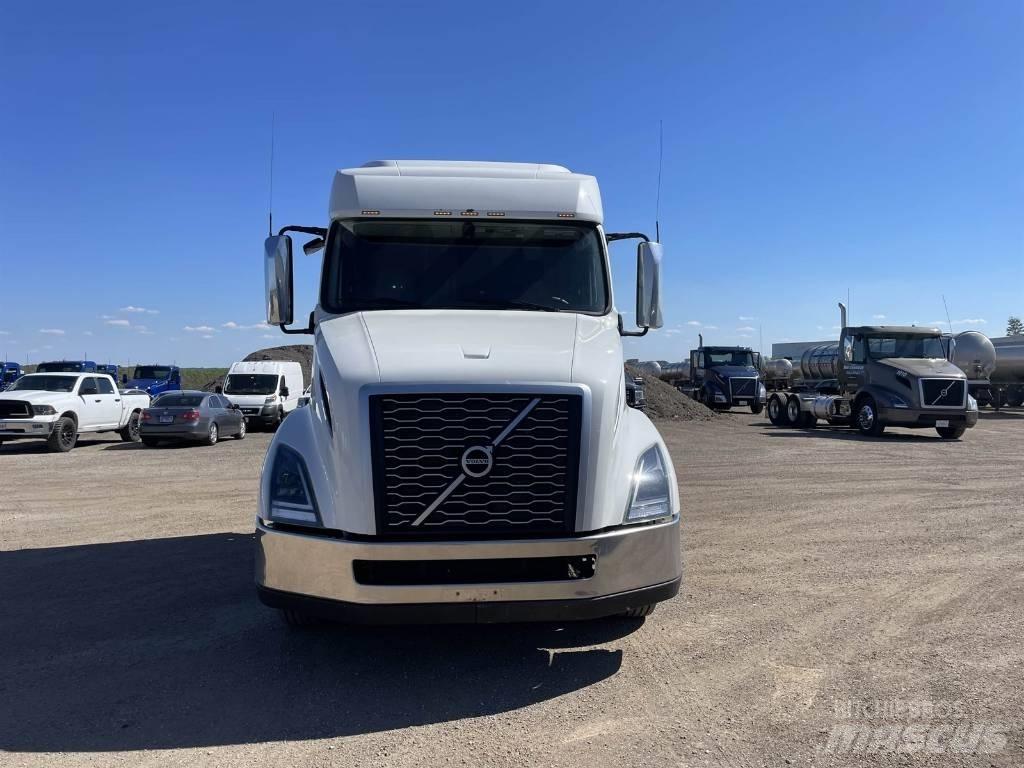 Volvo VNL 740 Sadulveokid