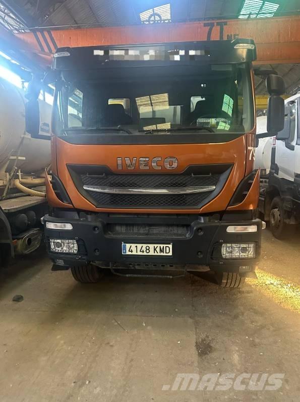 Iveco Hormigonera Betooni pumpautod