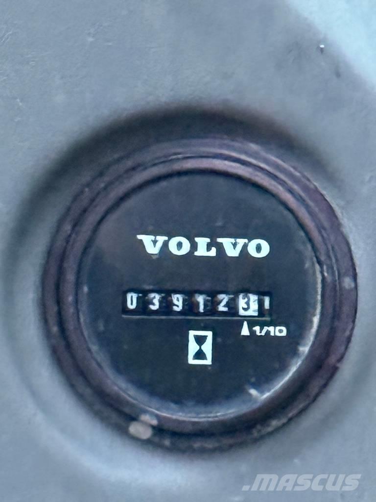 Volvo ECR 235 Roomikekskavaatorid