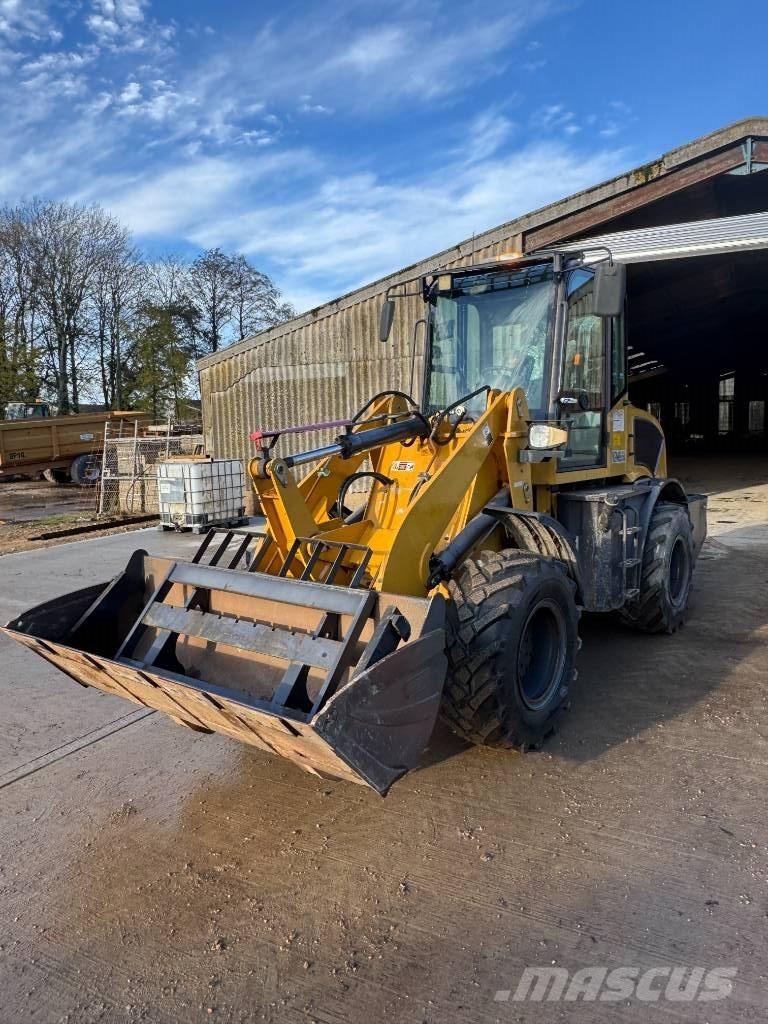 HZM 825 Rataslaadurid