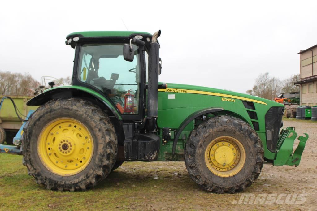 John Deere 8245 R Traktorid