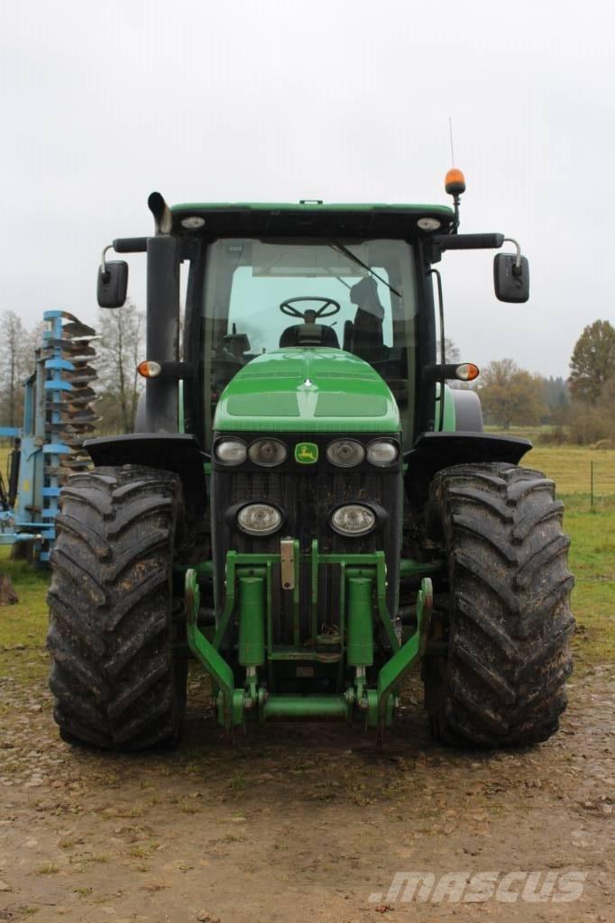 John Deere 8245 R Traktorid