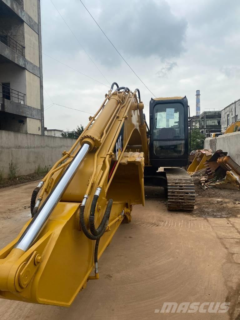 CAT 320 C Roomikekskavaatorid