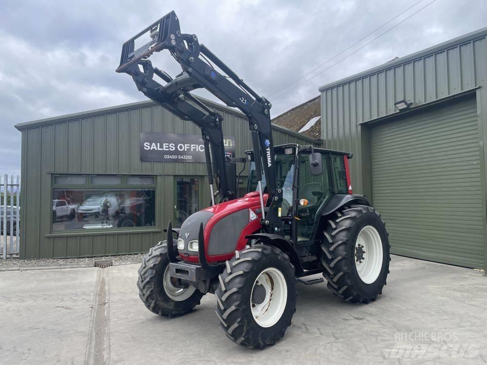 Valtra A 83 Traktorid