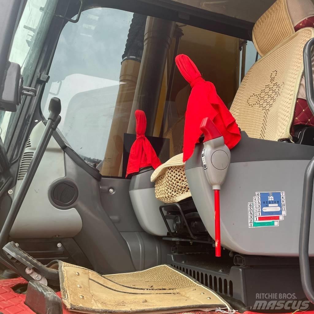 Komatsu PC 220-8 Roomikekskavaatorid
