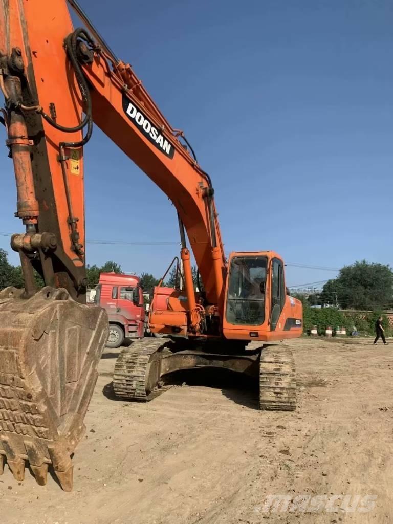 Doosan DH300 Roomikekskavaatorid