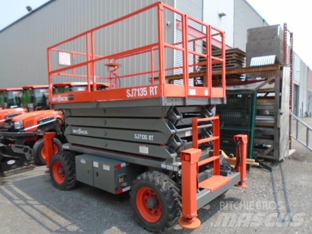 SkyJack SJ 7135 RT Käärtõstukid