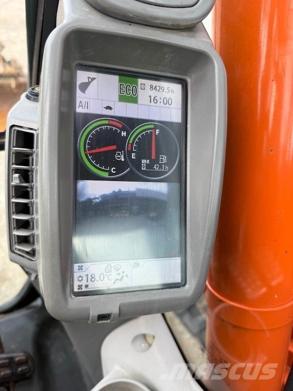 Hitachi ZX 135 US-5B Roomikekskavaatorid