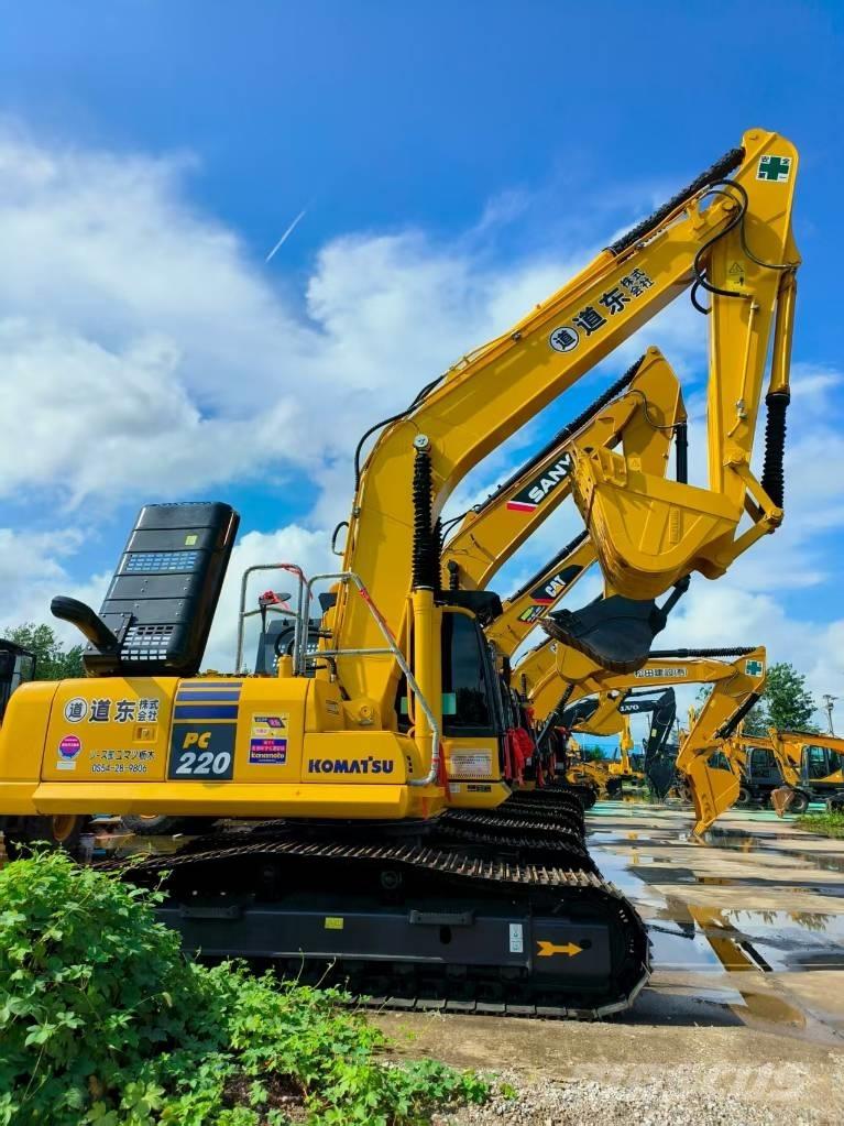 Komatsu PC 220-8 Roomikekskavaatorid