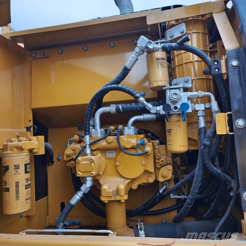 CAT 320 D Roomikekskavaatorid