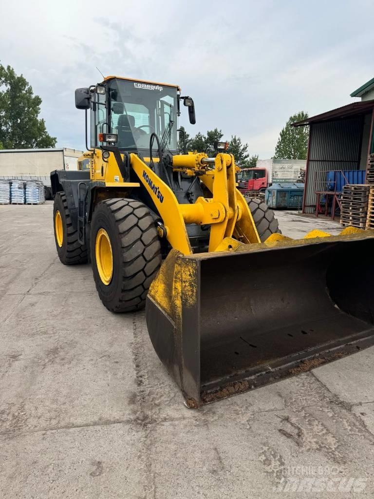 Komatsu WA250 Rataslaadurid