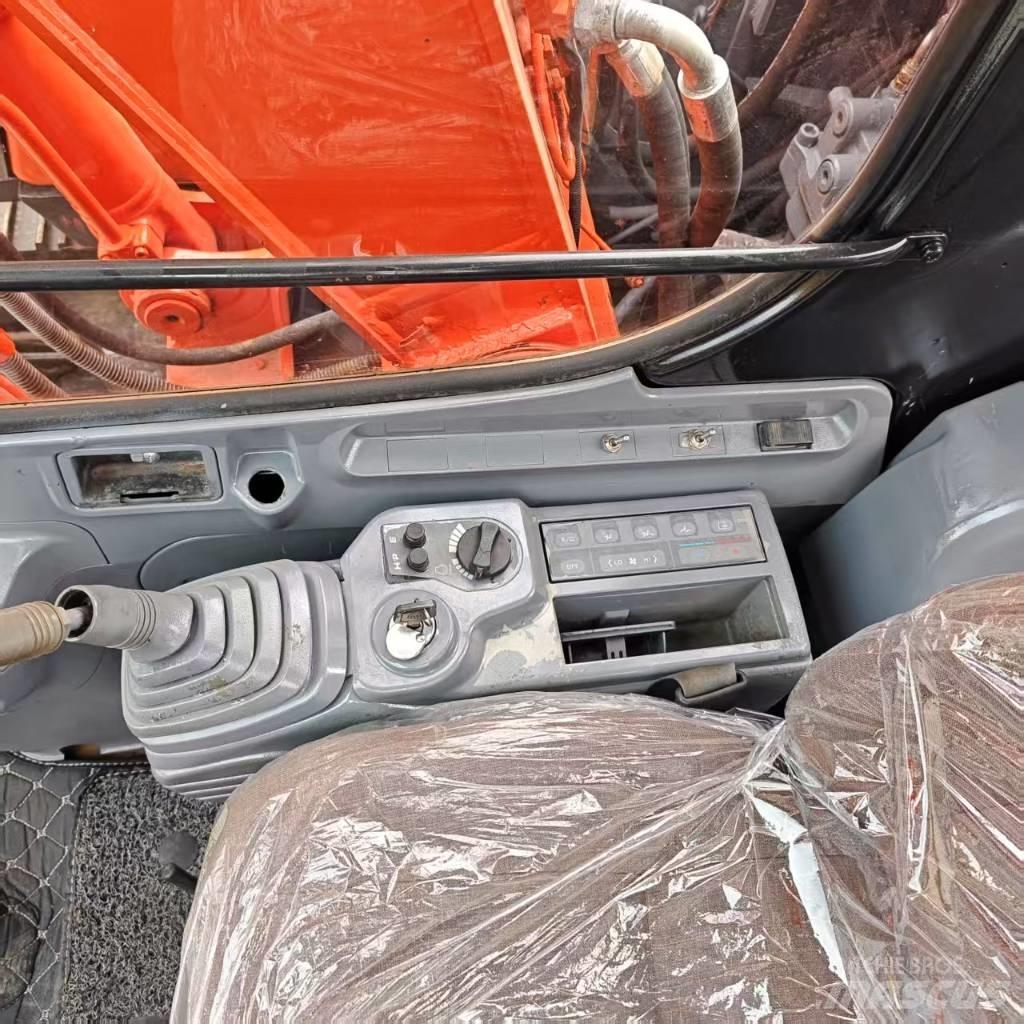 Hitachi EX 120 Roomikekskavaatorid