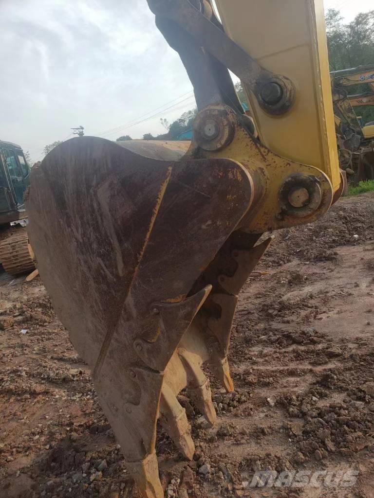 CAT 320 D Roomikekskavaatorid