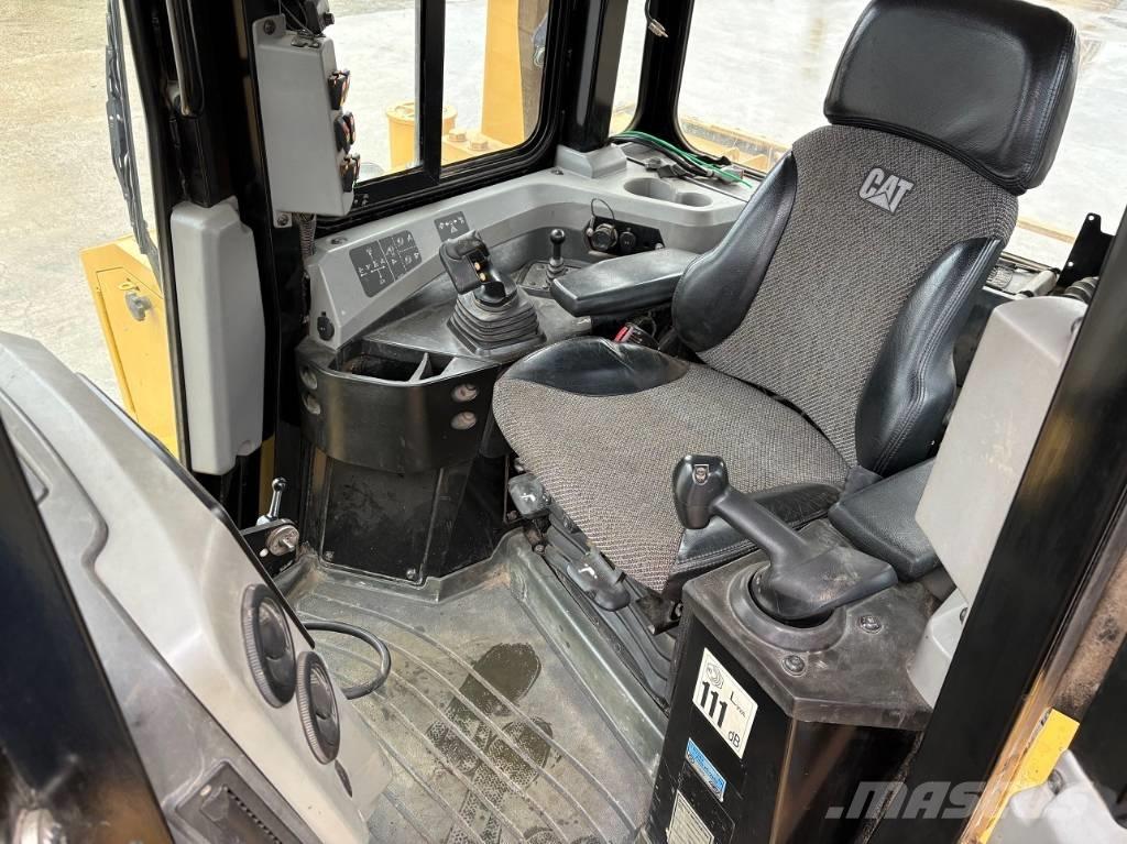 CAT D 6 T LGP Buldooserid