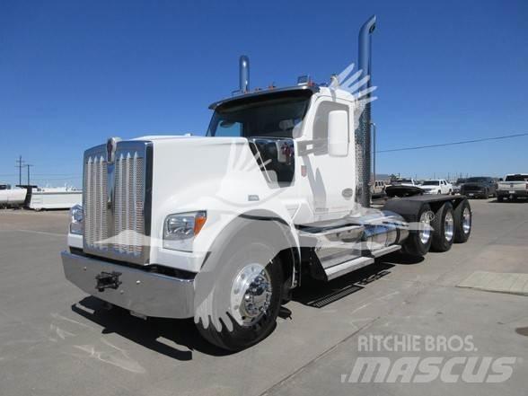 Kenworth W990 Sadulveokid