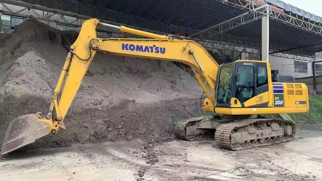 Komatsu PC 200-11 Roomikekskavaatorid