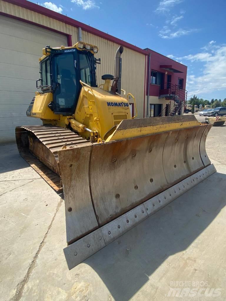 Komatsu D61PX24 Buldooserid
