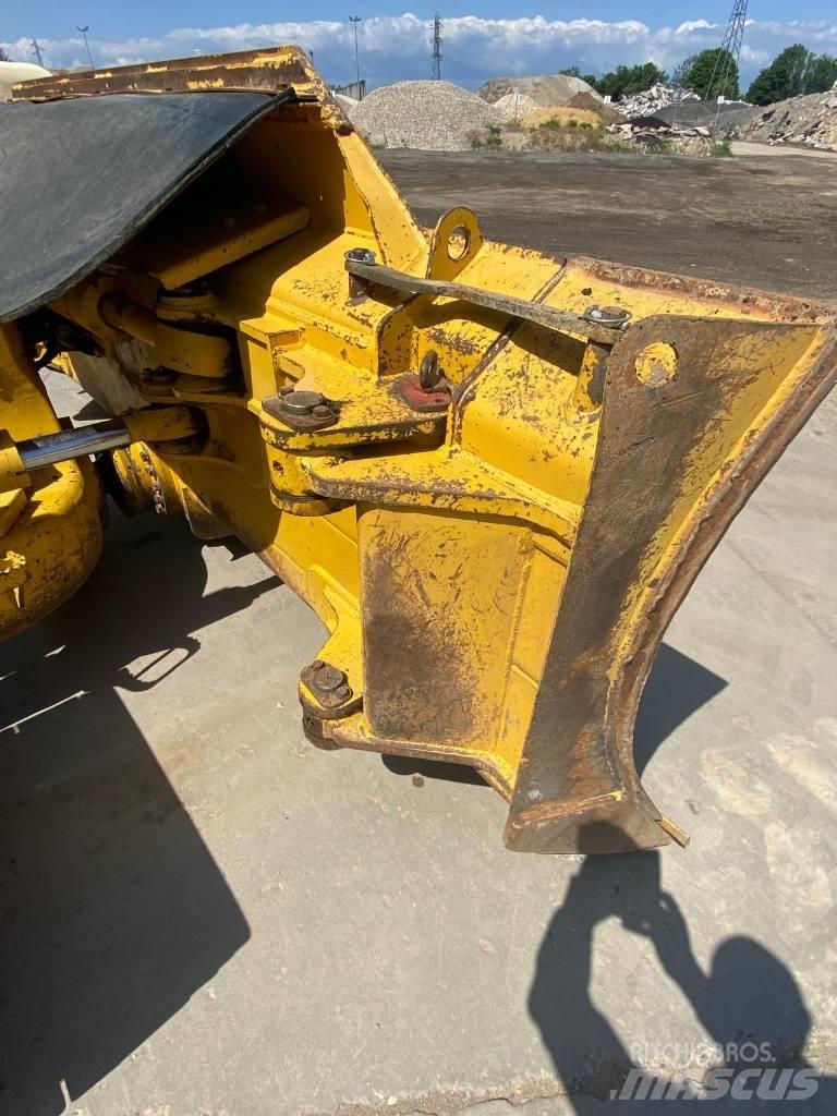 Komatsu D61PX24 Buldooserid