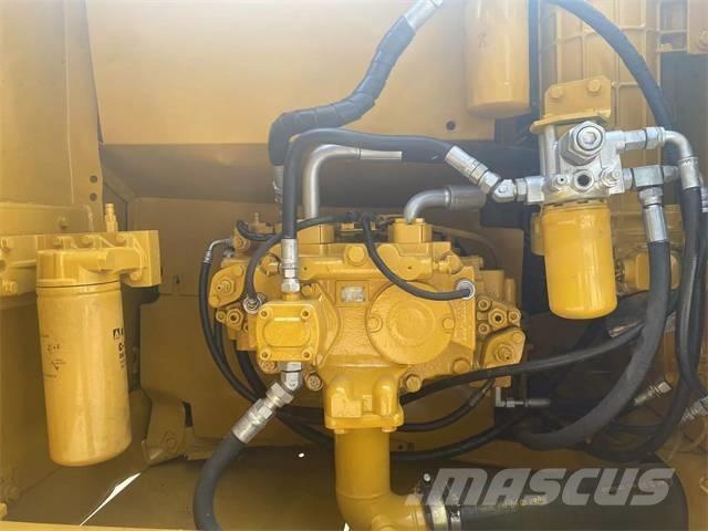 CAT 320D2 Roomikekskavaatorid