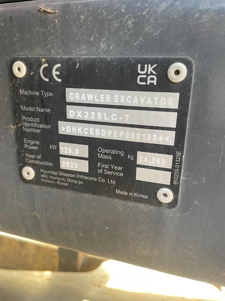 Doosan DX225LC-7 Roomikekskavaatorid