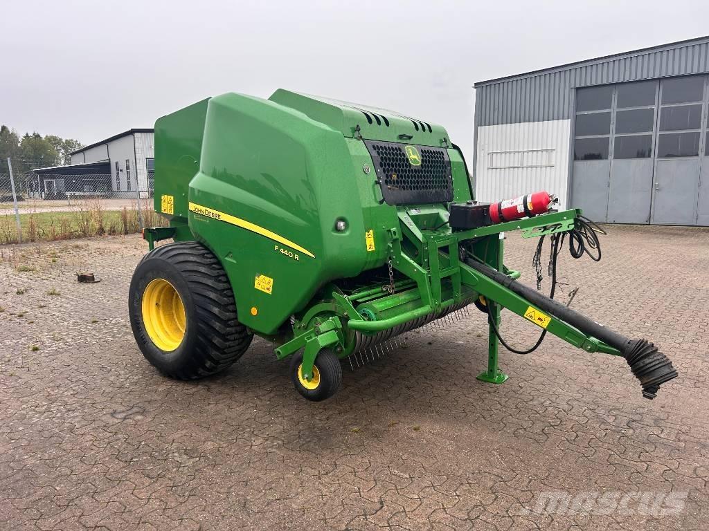 John Deere F 440 Ruloonpressid