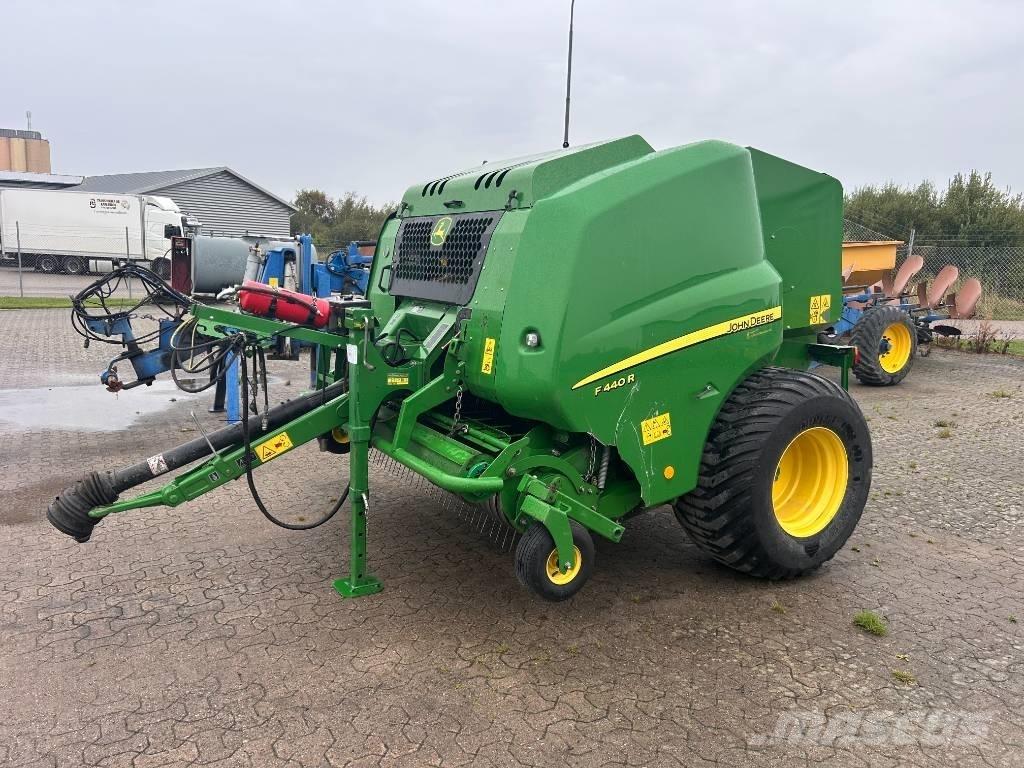 John Deere F 440 Ruloonpressid