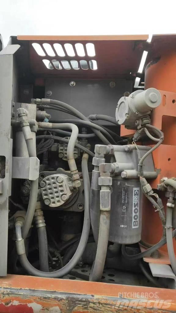 Hitachi ZX130W Ratasekskavaatorid