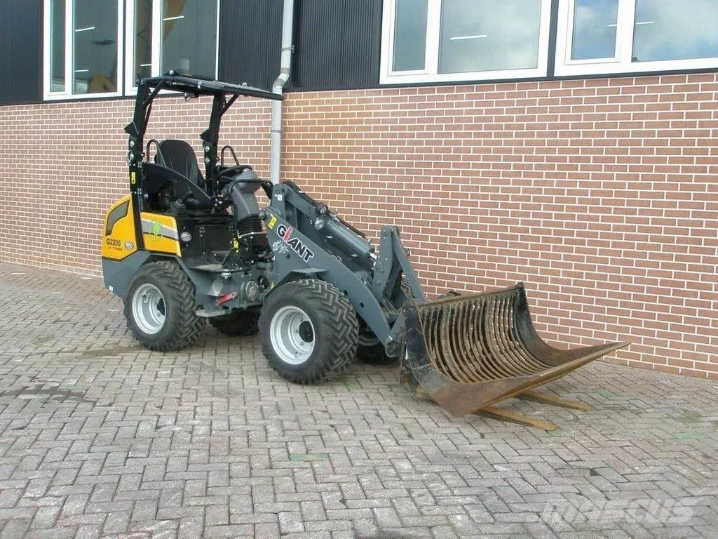 GiANT G2200E Väikelaadurid