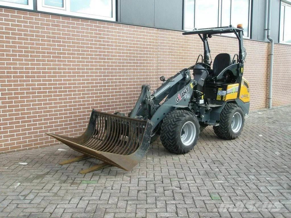 GiANT G2200E Väikelaadurid