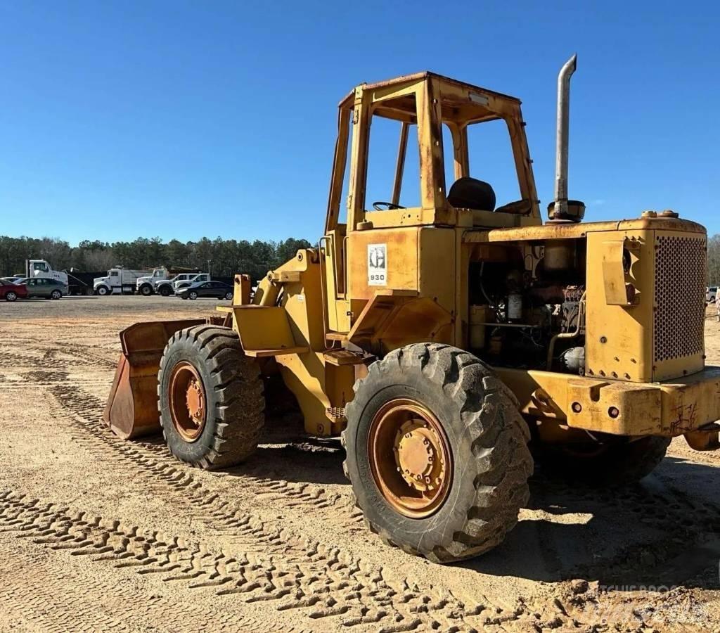 CAT 930 Rataslaadurid