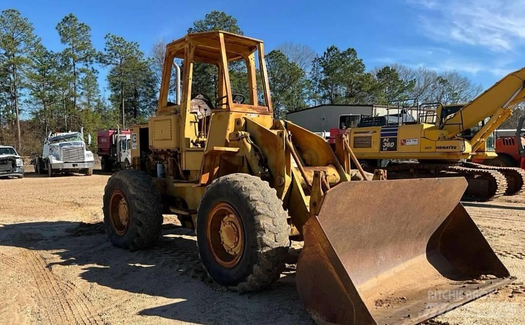 CAT 930 Rataslaadurid