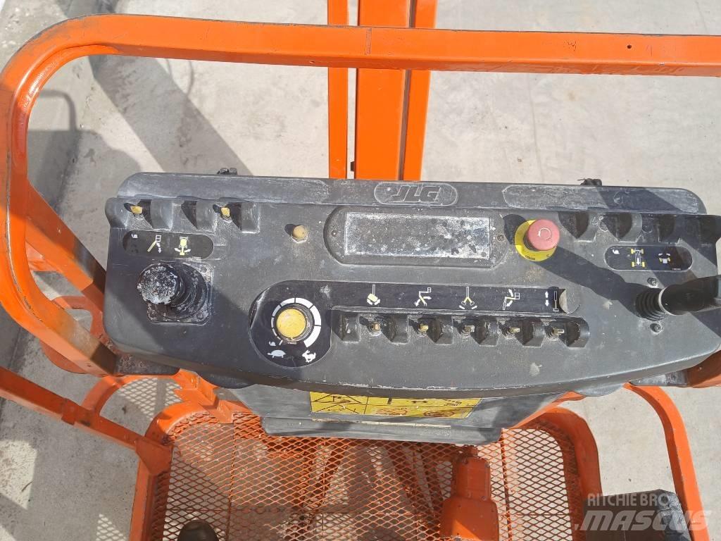 JLG E 300 AJ Iseliikuvad poomtõstukid
