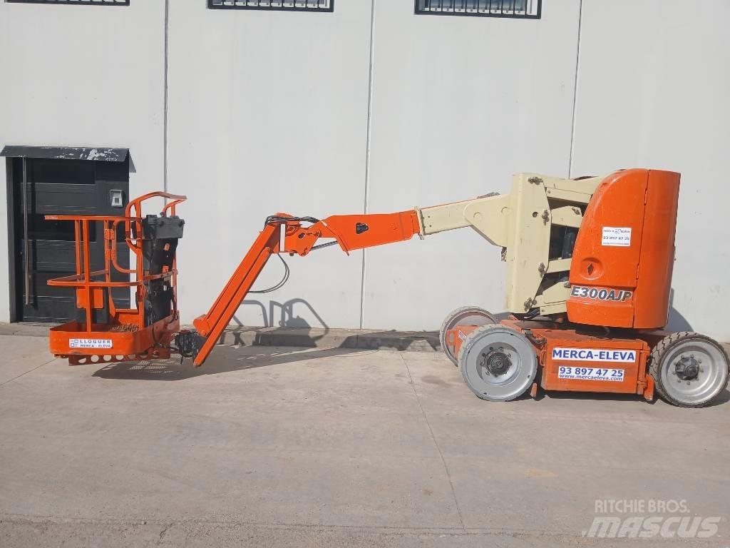 JLG E 300 AJ Iseliikuvad poomtõstukid
